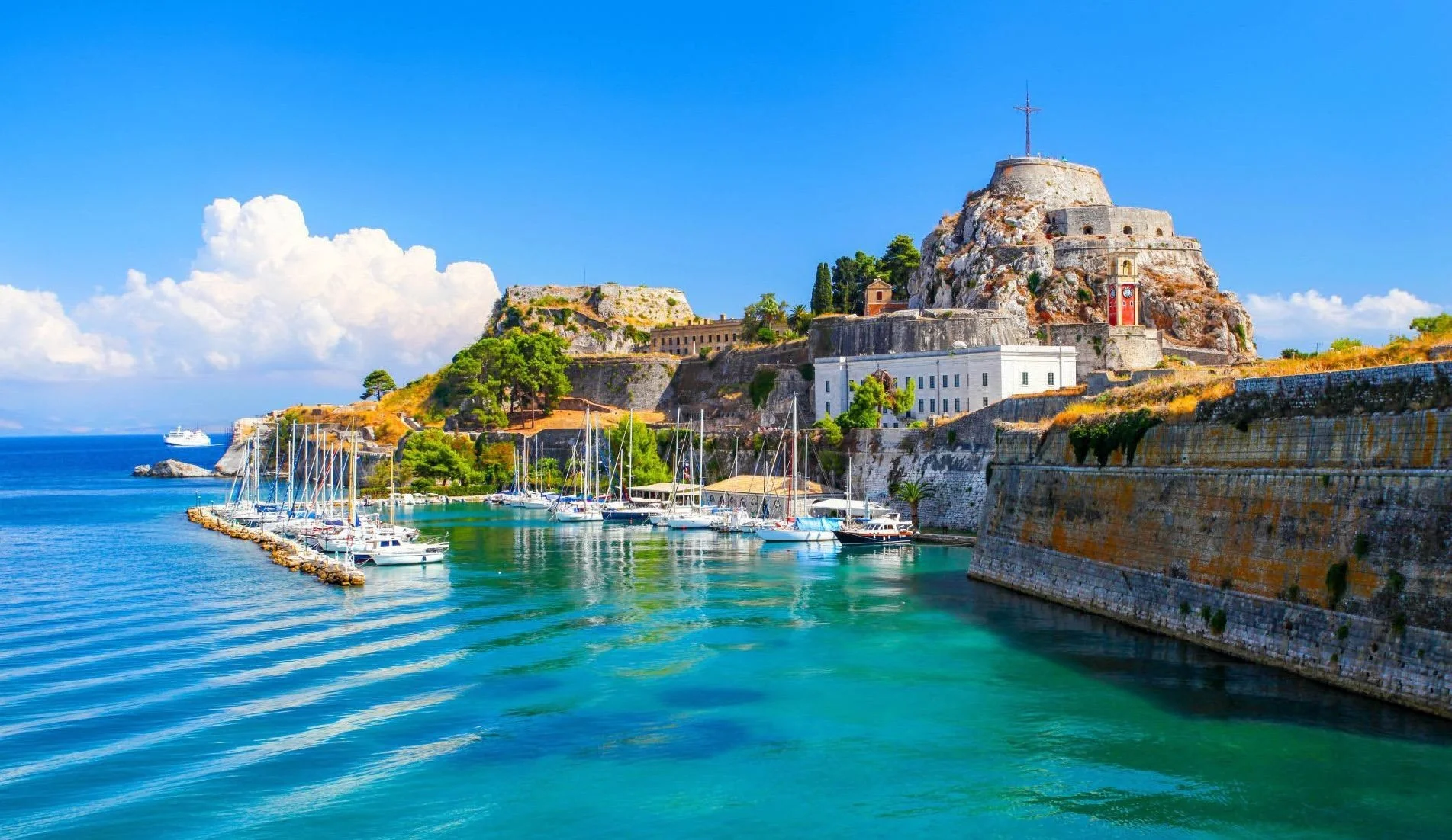 İyon Çıkışlı Tekne Kiralama İçin Öne Çıkan Marinalar